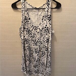 Black & White Heart Print V-Neck Tank Top